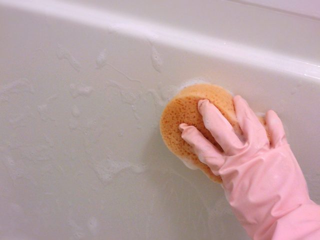 シャンプーはお風呂やトイレ掃除に使える