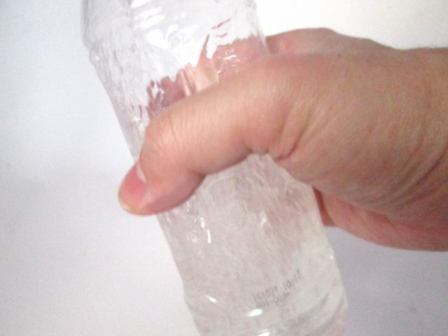 炭酸シャンプーは炭酸水にシャンプー入れたペットボトルを振ると完成